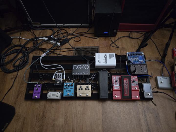 Finally bought a bigger pedal board...