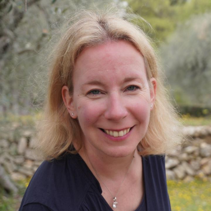Cora Helmholz
