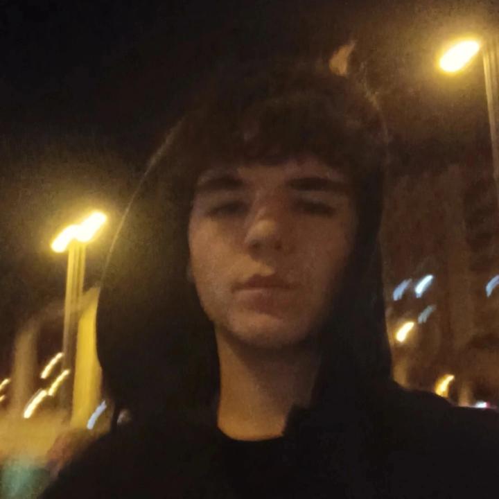 Adrián Valentín