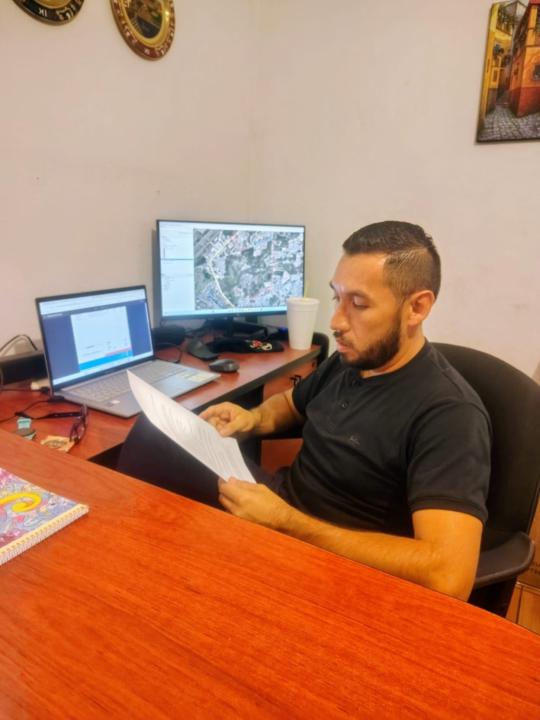 Cesar leonardo Flores villaseñor