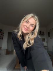 Mia Karoline Larsen
