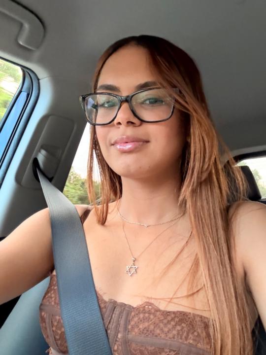 Elaine De Leon