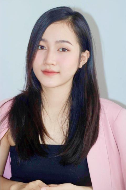 Nguyễn Thuý Hằng Hằng