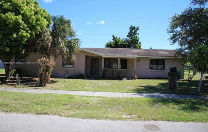 15121 SW 105th Ct, Miami, FL 33176