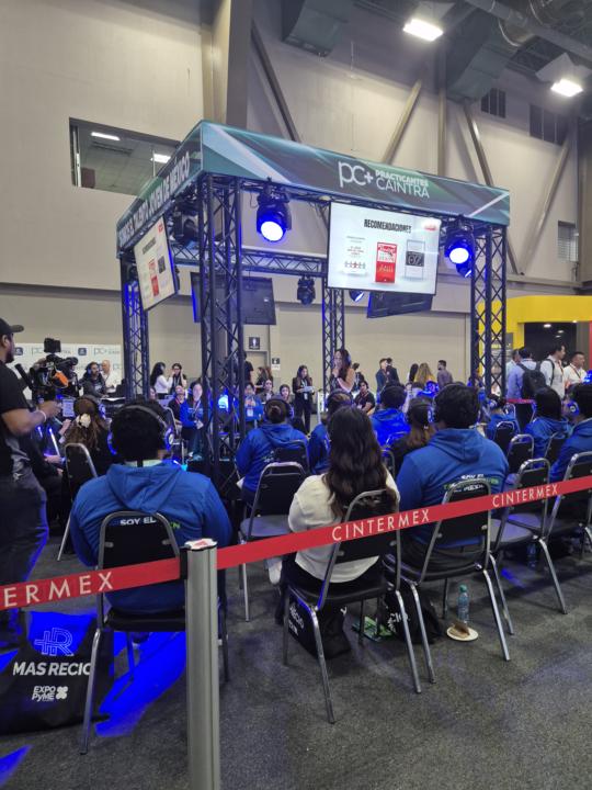 Show floor day 1