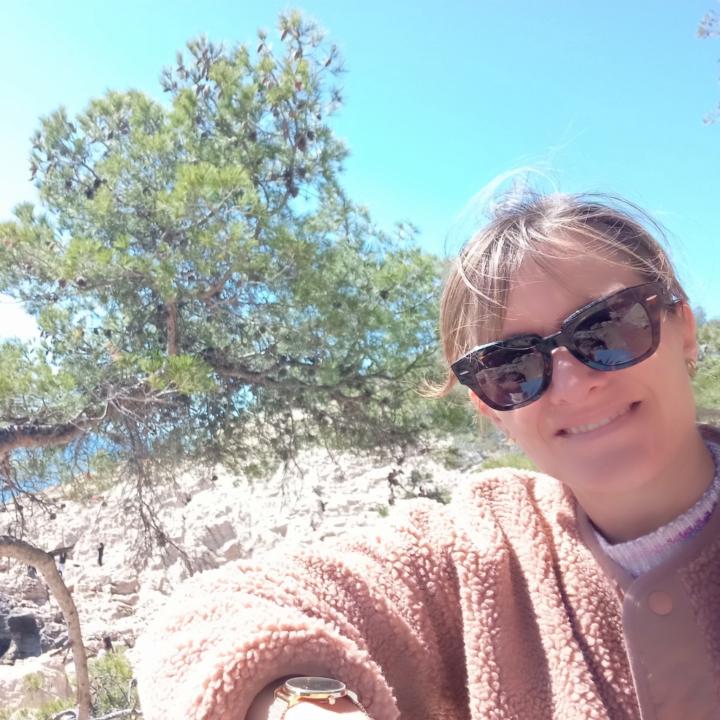 Mae Leal