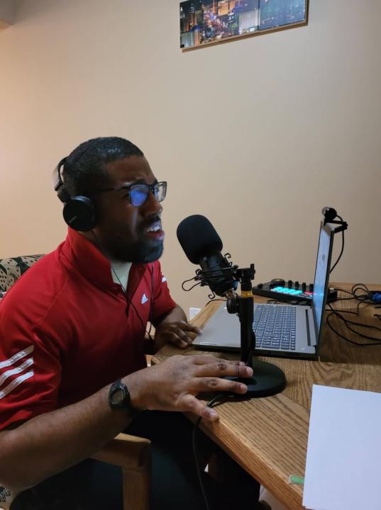 Welcome! Introduce yourself + share a pic of your workspace 🎉