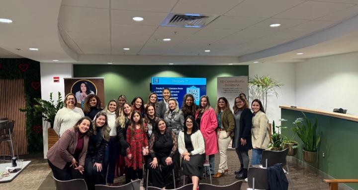 ESCOLA DE MULHERES LÍDERES