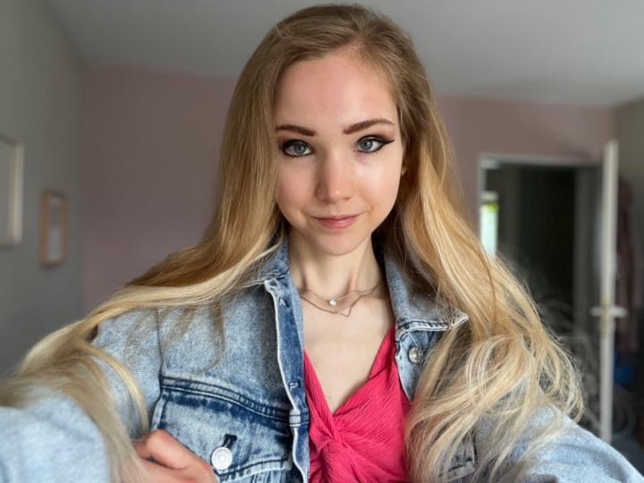 Naomi Seibt