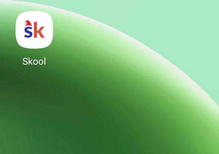 Goizz Is that Santa Claus Hat??