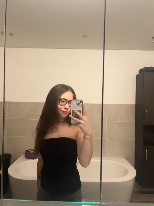 Elina Kuhn