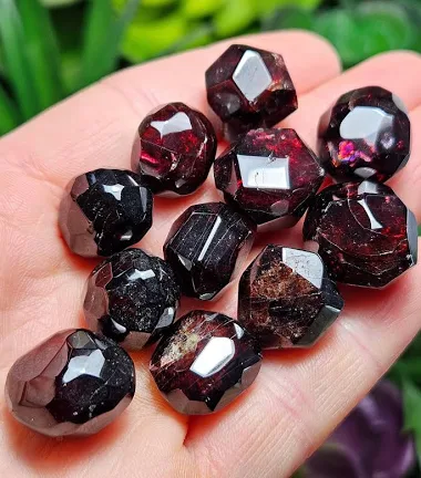 Crystal Spotlight - Garnet