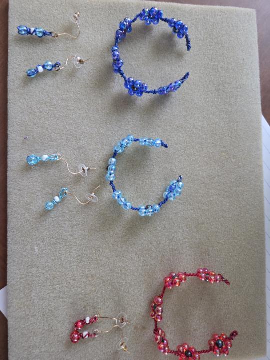 Wire flower bracelets 