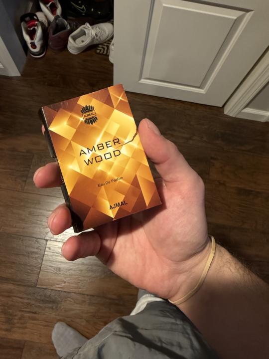 Sample of Amber Wood by Ajmal