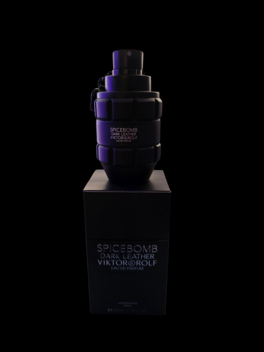 Spicebomb Dark Leather by Viktor&Rolf review 