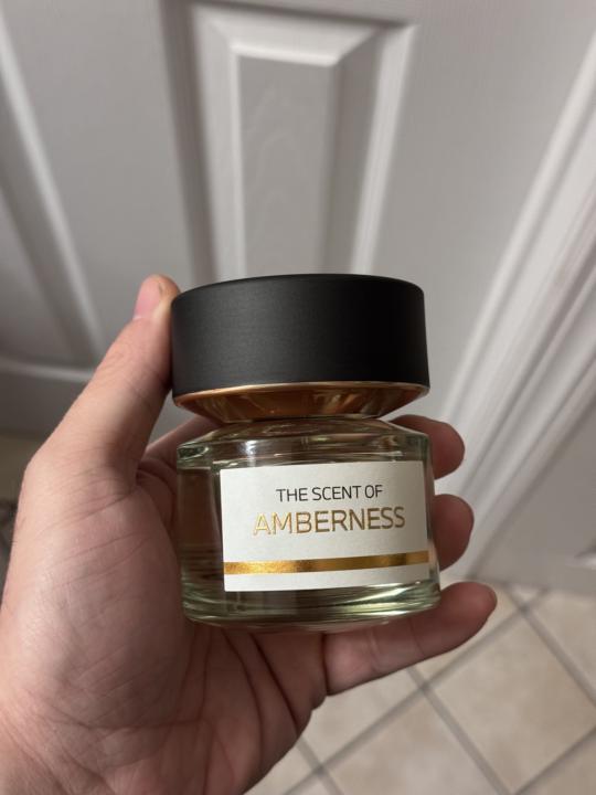 Scent of amberness // BMW