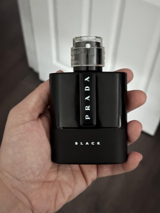 Luna Rossa black // Prada 