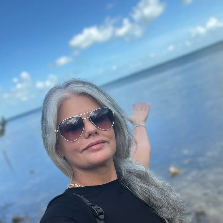 Lari Lei Blanco