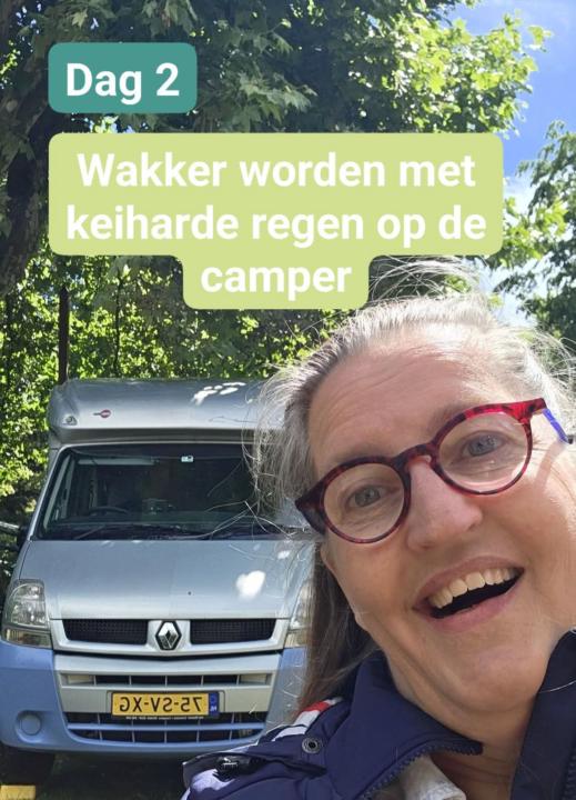 Dag 2. Wakker worden met keiharde regen op de camper. 🌧️🚐