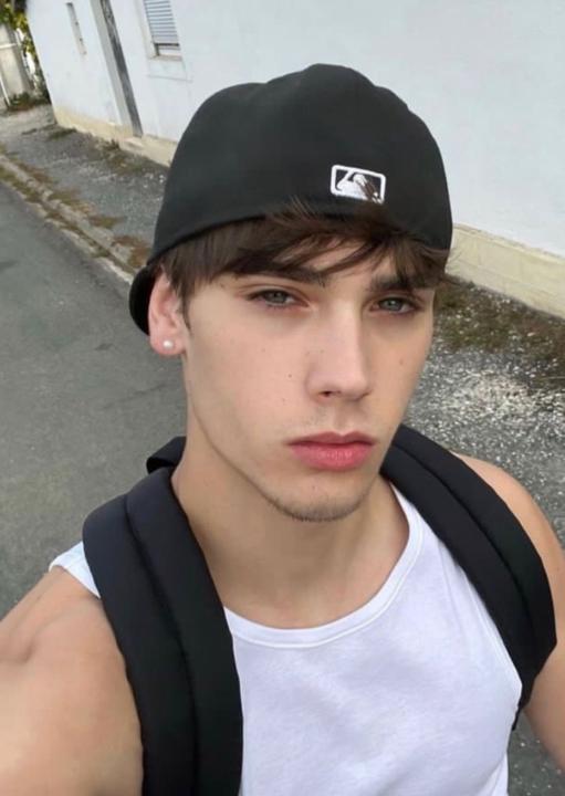 Maxwell Cliton