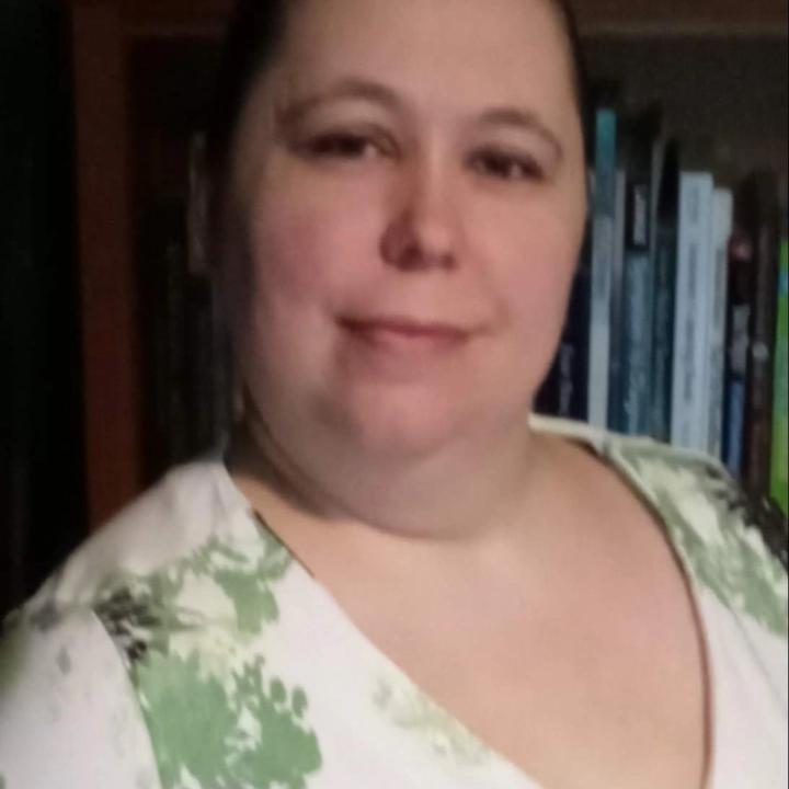 Glenna James
