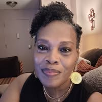 Evelyn Bonds