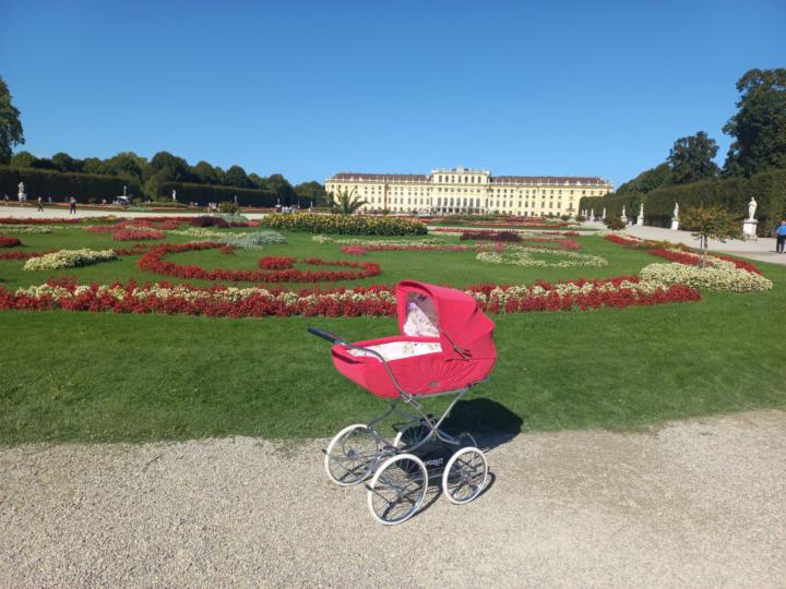 Ein Zekiwa steht in Schönbrunn...