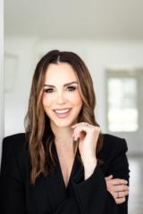 Elana Van Deventer