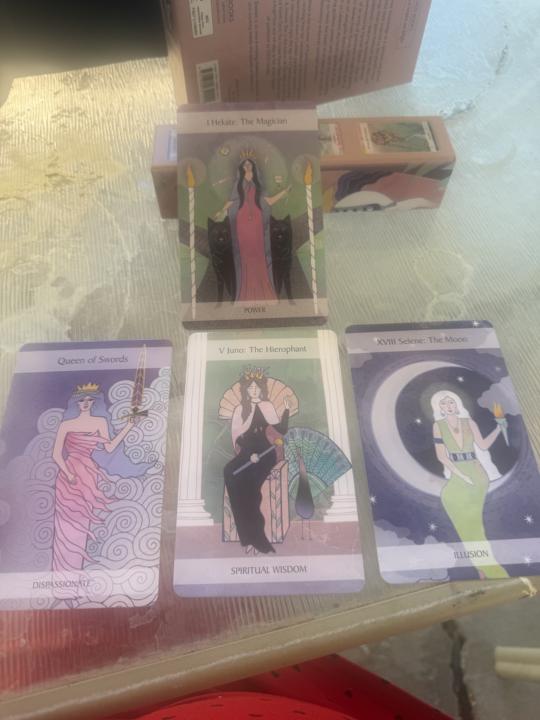 Cards, second day that Hekate came to me