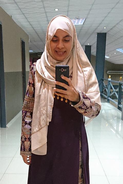 Alia R