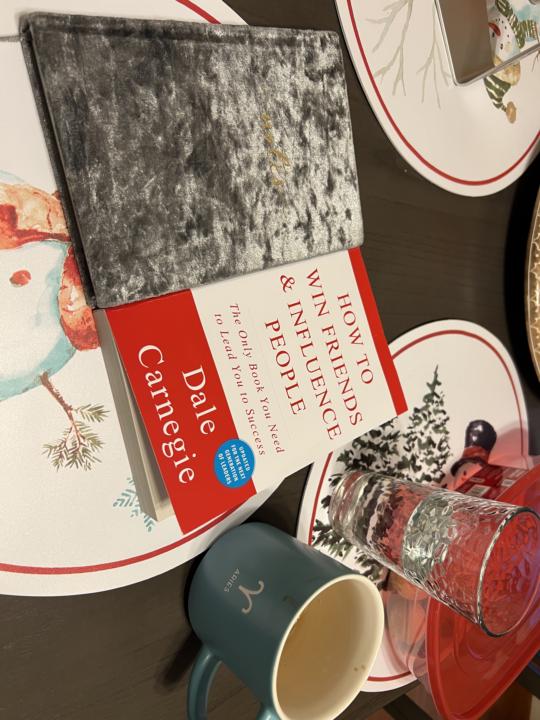 Journaling and reading before the gym💪🏻