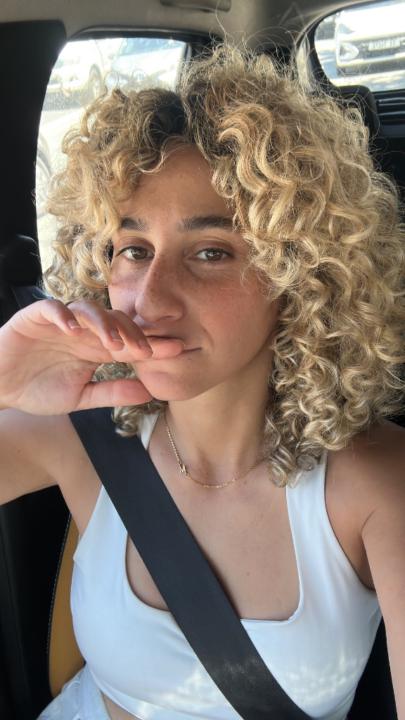 Cansu Elter knaggs