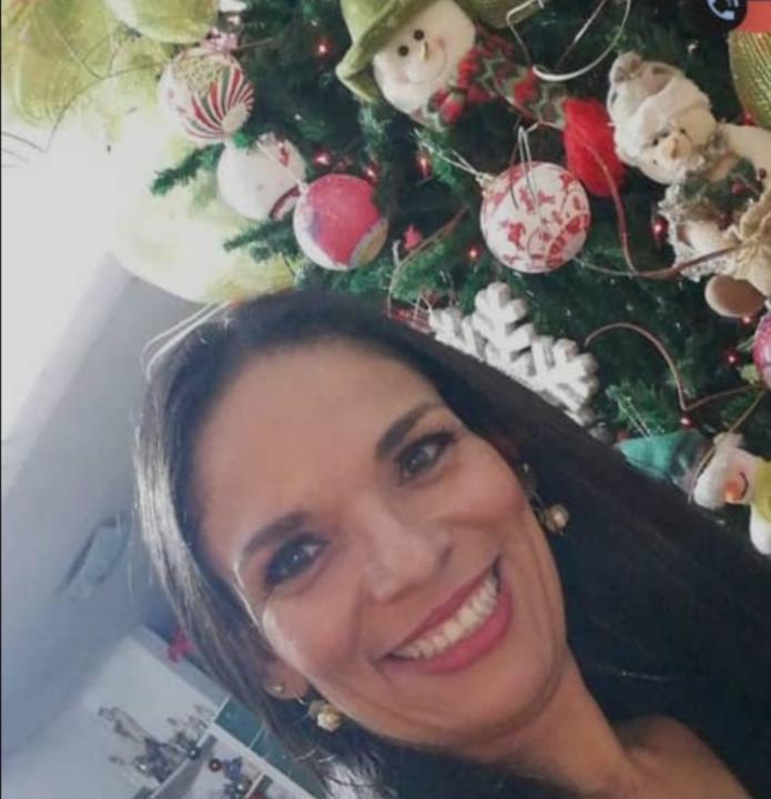 Elisa Rosales