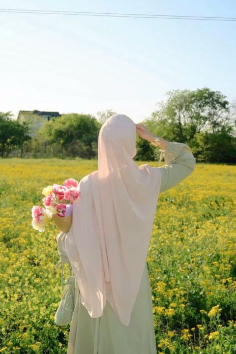 Sarah. Digital.Faceless