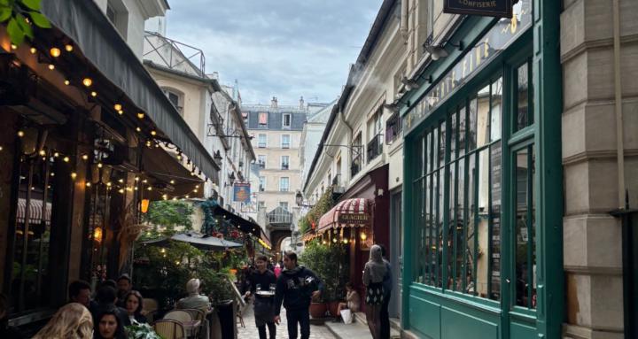 Learn French with Hugo