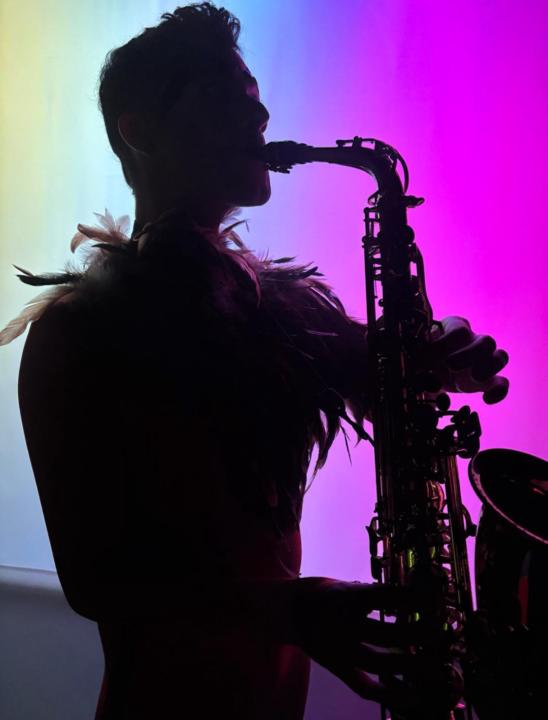 Well, let me introduce myself🧐🎷: