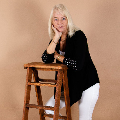 Lynne J