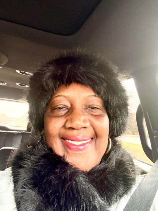 Gloria James