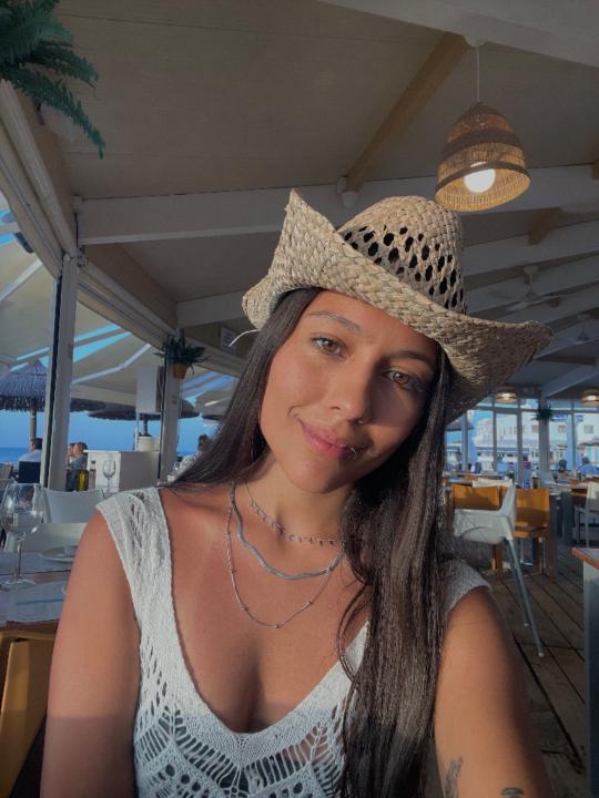 Alexandra Lozada