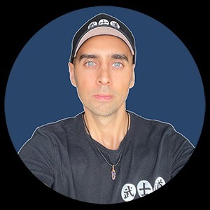 Adrián Vicente