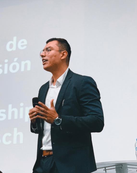 Alejandro Guarneros