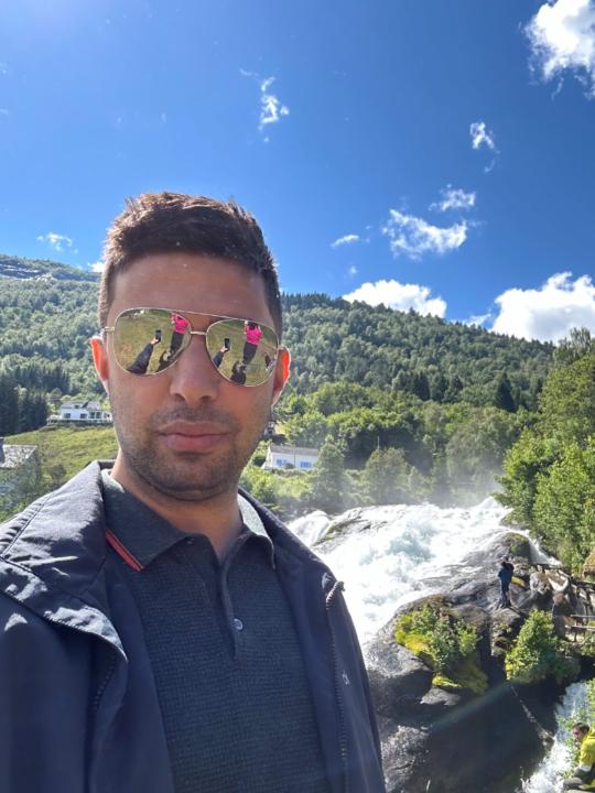 Mani Enayat