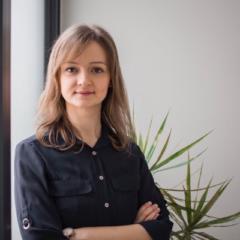 Esther Dobos