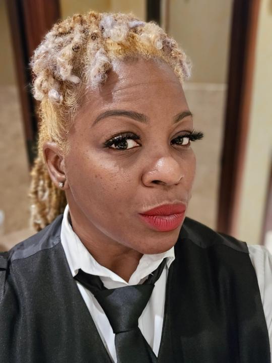 Tee Antoinette