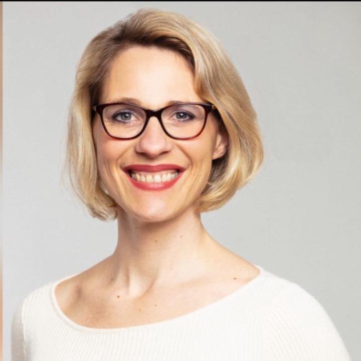 Julia Hayungs