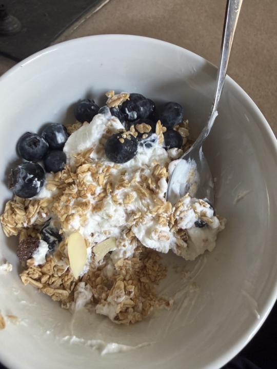 Breakfast… I’m still eating it 💪🏻 win 