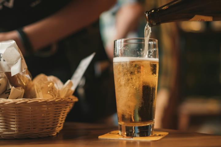 Which has more Carbs: Soda or Beer?