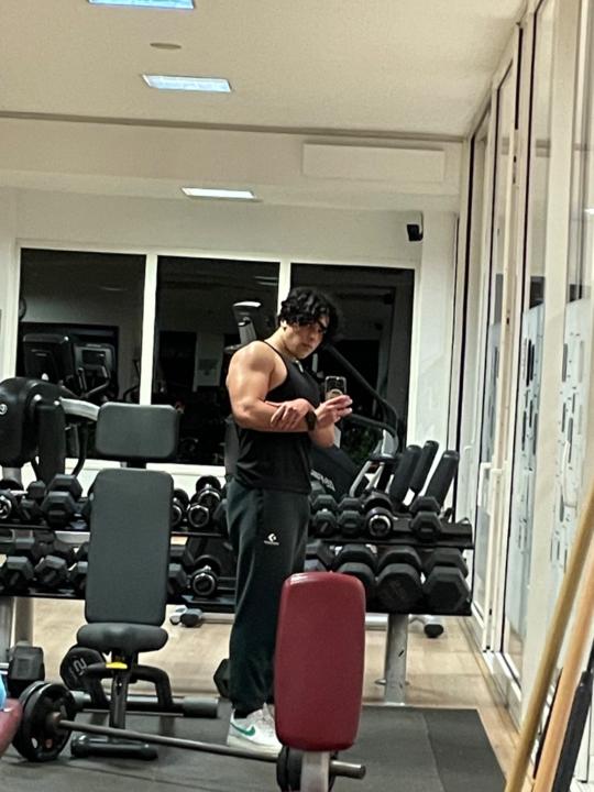 Adam Dan Sebih