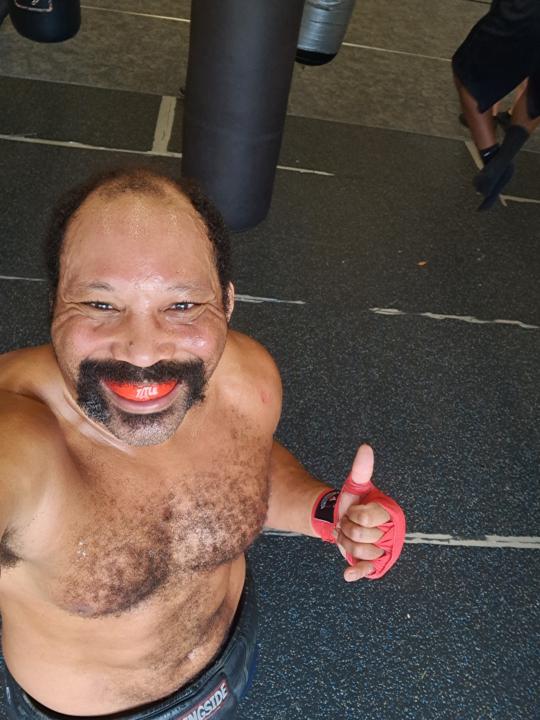 Throwing them thangs!!