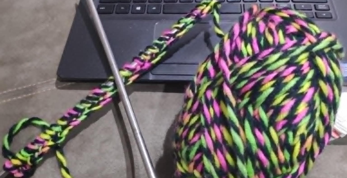 First Stitches: Knit Your First Scarf + Beanie